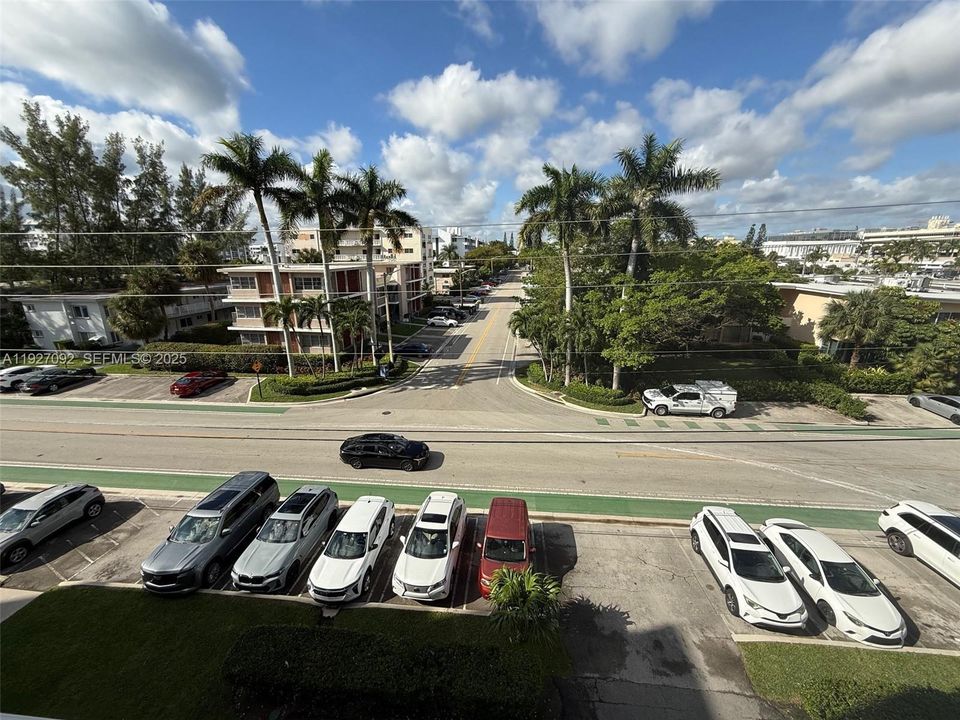 出租: $3,400 (1 贝兹, 1 浴室, 1125 平方英尺)