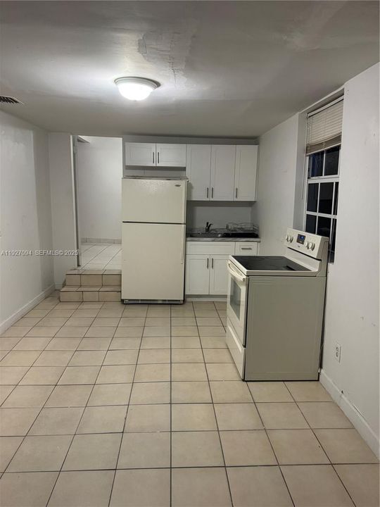 For Rent: $2,400 (5 beds, 2 baths, 2639 Square Feet)