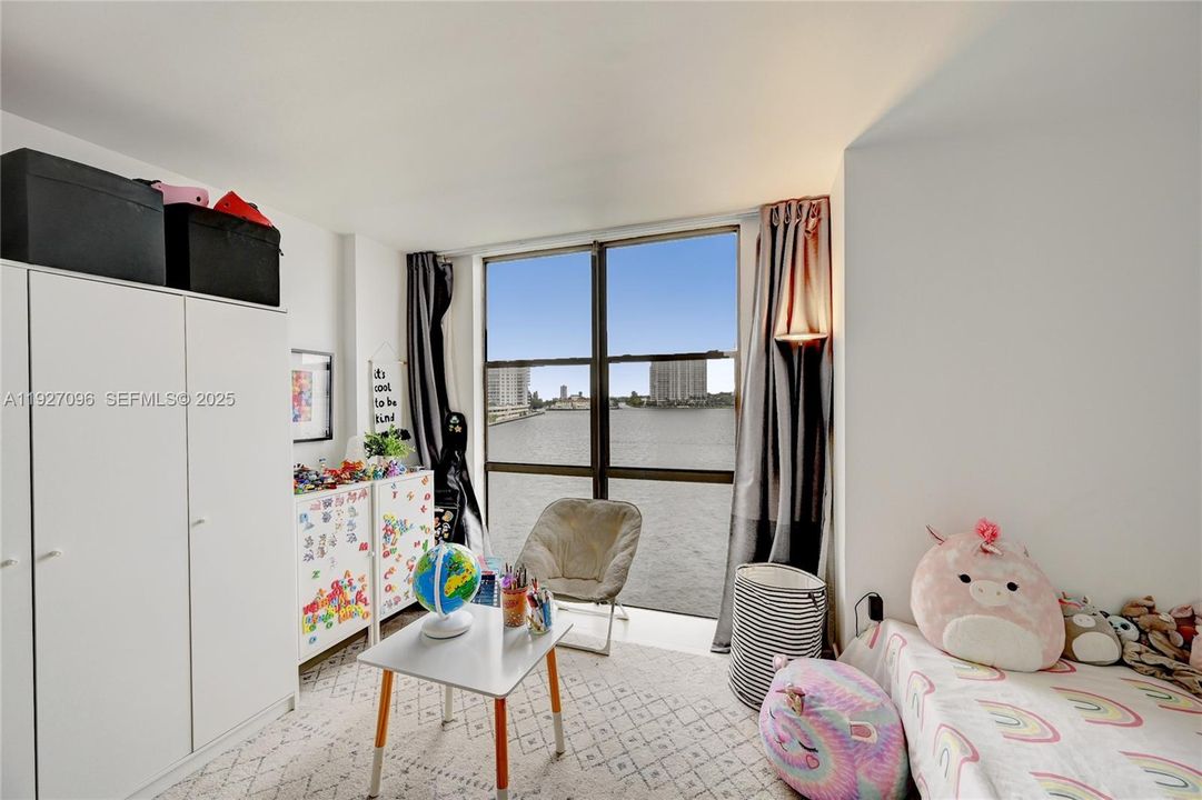 待售: $445,000 (2 贝兹, 2 浴室, 1110 平方英尺)