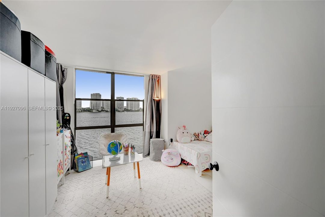 待售: $445,000 (2 贝兹, 2 浴室, 1110 平方英尺)