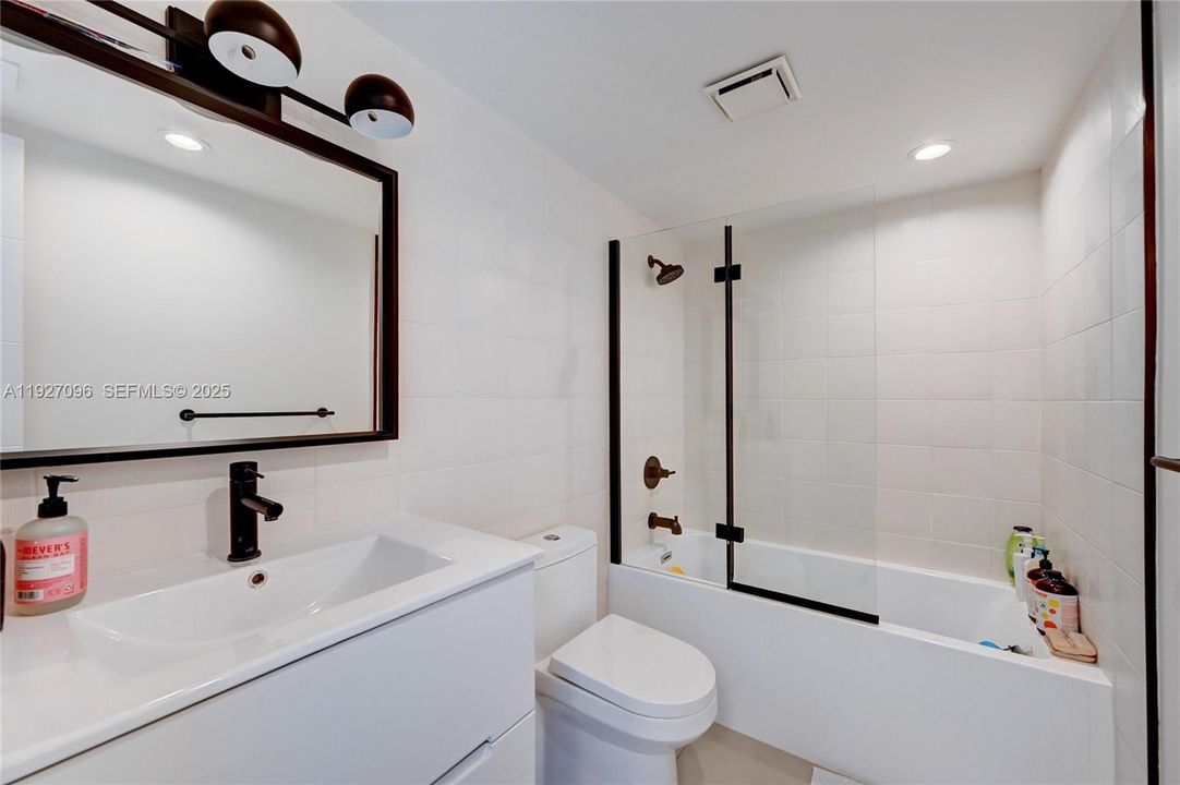 待售: $445,000 (2 贝兹, 2 浴室, 1110 平方英尺)