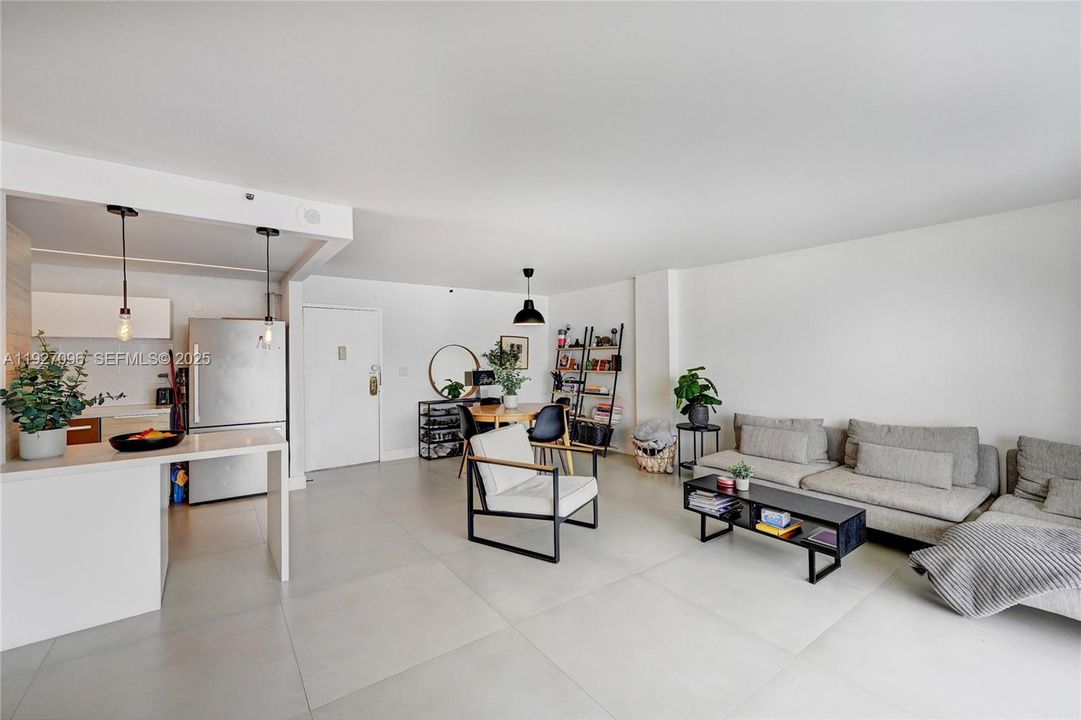 待售: $445,000 (2 贝兹, 2 浴室, 1110 平方英尺)