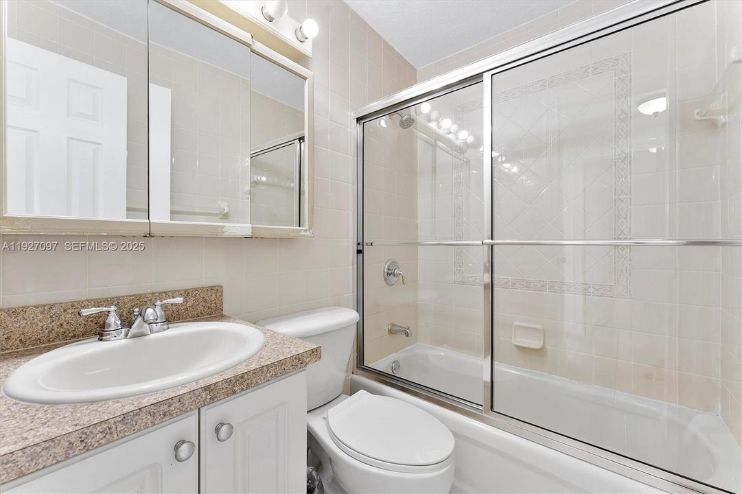 На продажу: $450,000 (3 спален, 2 ванн, 1360 Квадратных фут)