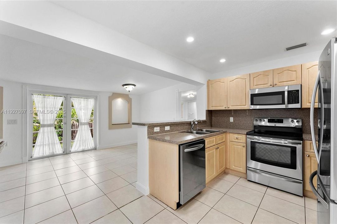 На продажу: $450,000 (3 спален, 2 ванн, 1360 Квадратных фут)