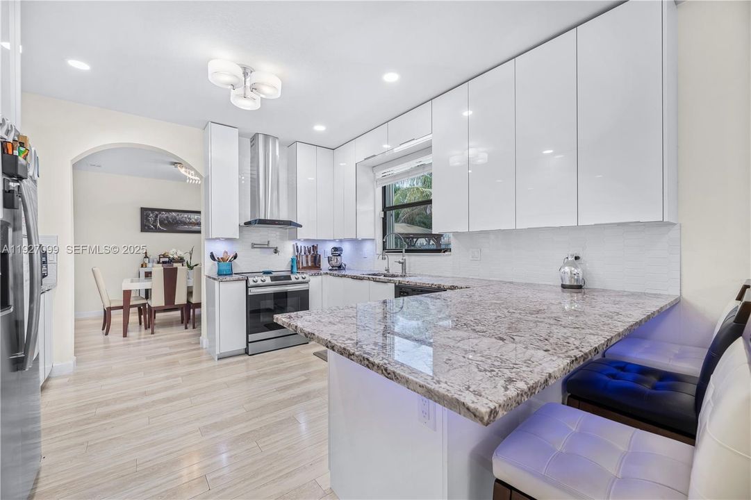 待售: $834,999 (5 贝兹, 4 浴室, 3696 平方英尺)