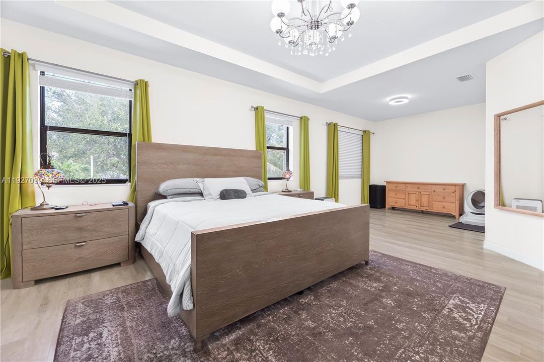 待售: $834,999 (5 贝兹, 4 浴室, 3696 平方英尺)