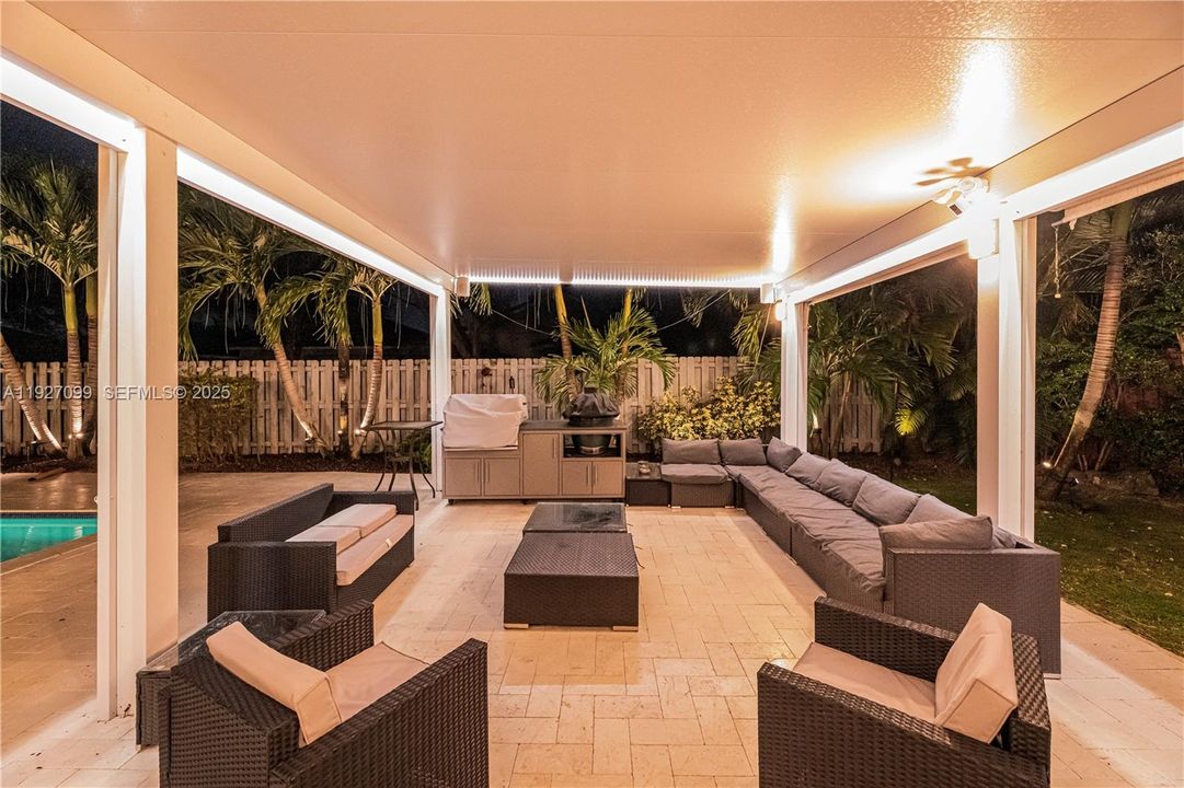 待售: $834,999 (5 贝兹, 4 浴室, 3696 平方英尺)