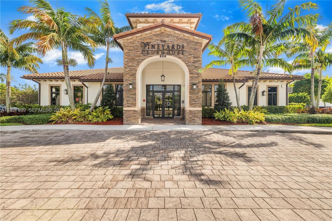 На продажу: $834,999 (5 спален, 4 ванн, 3696 Квадратных фут)