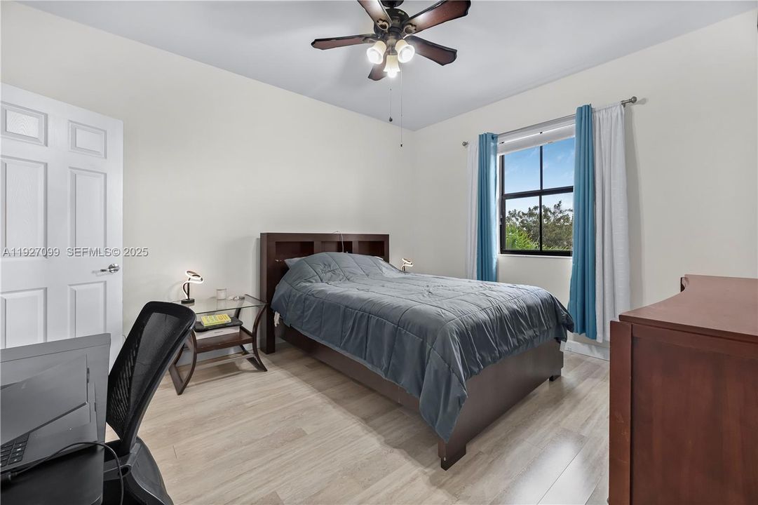 待售: $834,999 (5 贝兹, 4 浴室, 3696 平方英尺)