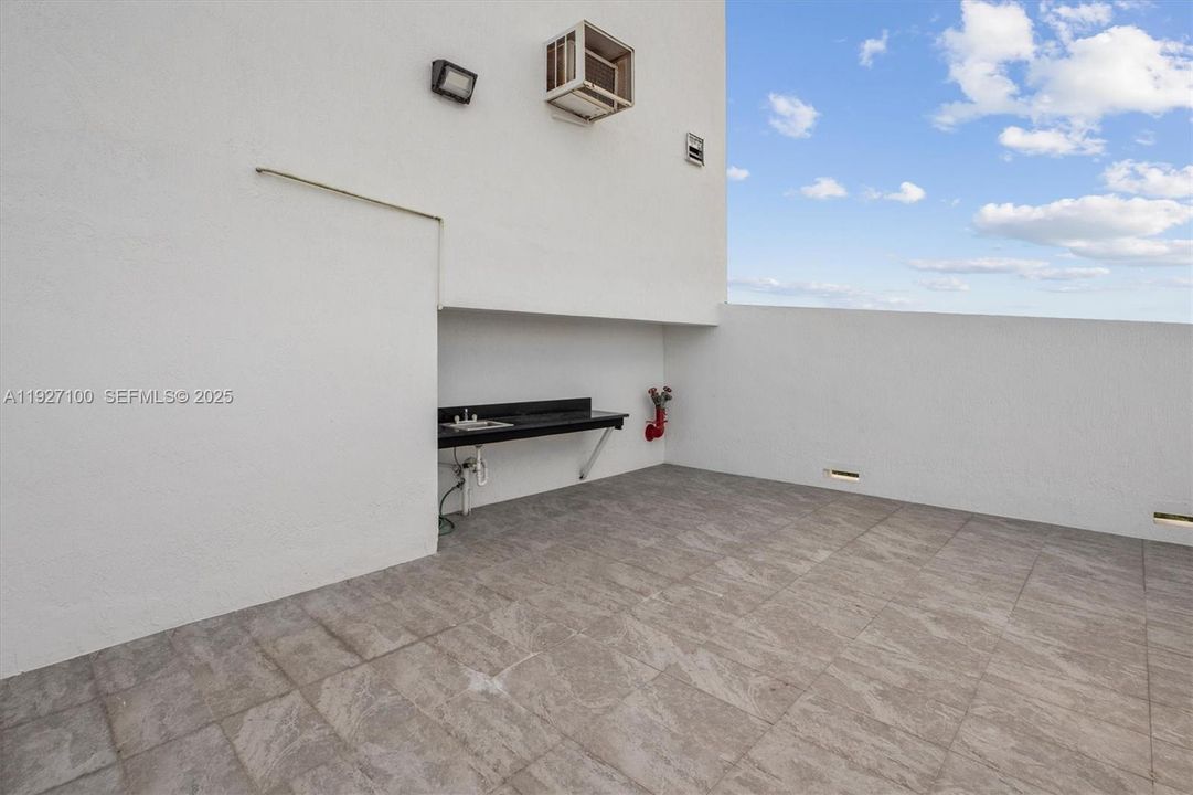 En Venta: $525,000 (2 camas, 2 baños, 1046 Pies cuadrados)