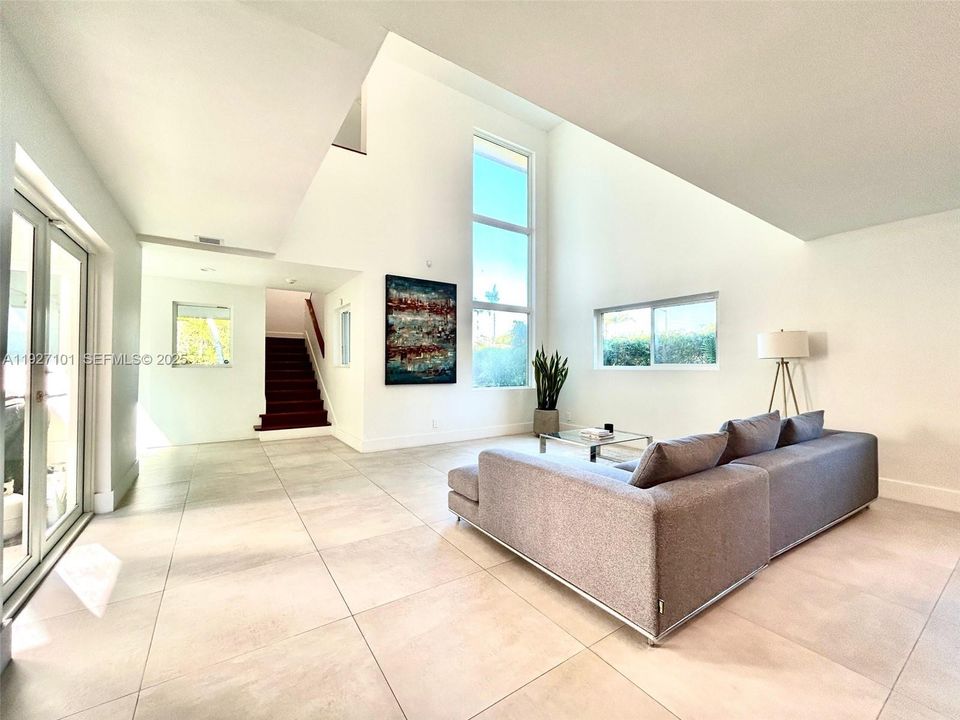 En Renta: $8,500 (4 camas, 3 baños, 2368 Pies cuadrados)