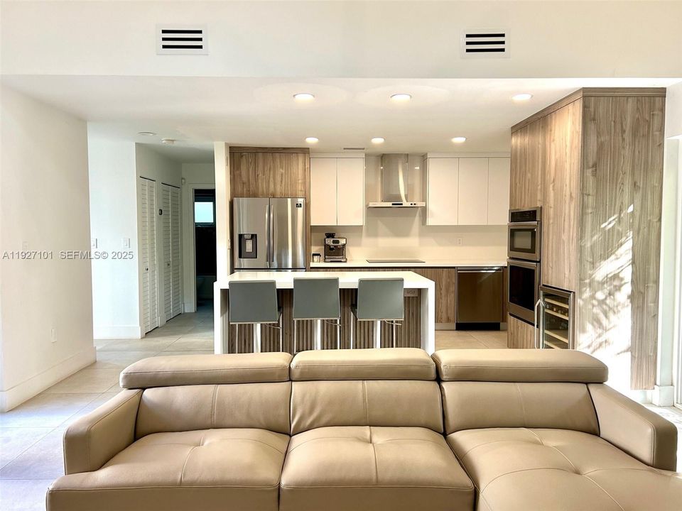 En Renta: $8,500 (4 camas, 3 baños, 2368 Pies cuadrados)