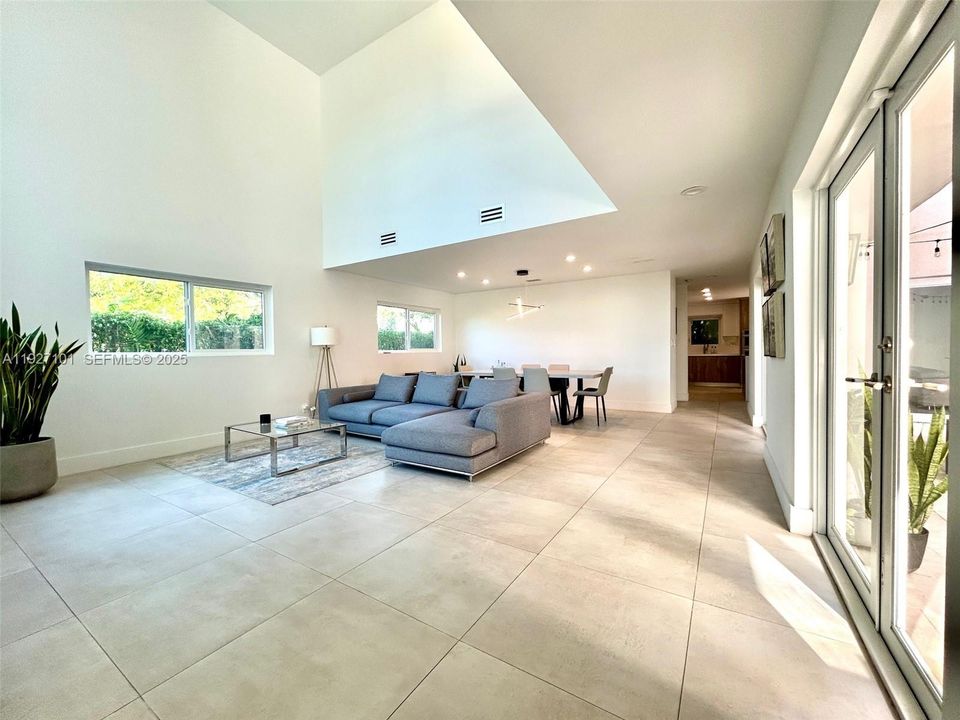 En Renta: $8,500 (4 camas, 3 baños, 2368 Pies cuadrados)