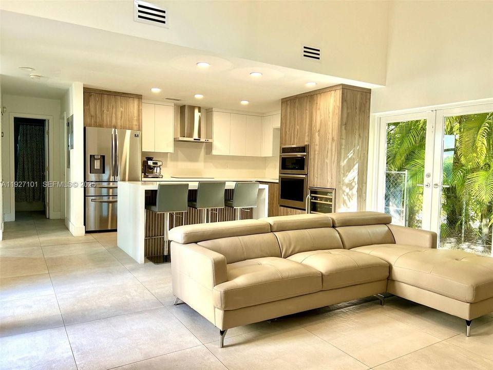 En Renta: $8,500 (4 camas, 3 baños, 2368 Pies cuadrados)