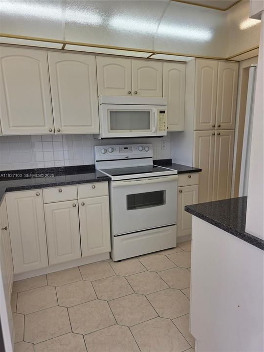 В аренду: $2,150 (2 спален, 2 ванн, 1200 Квадратных фут)