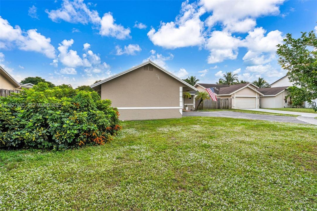 For Sale: $825,000 (4 beds, 3 baths, 2333 Square Feet)