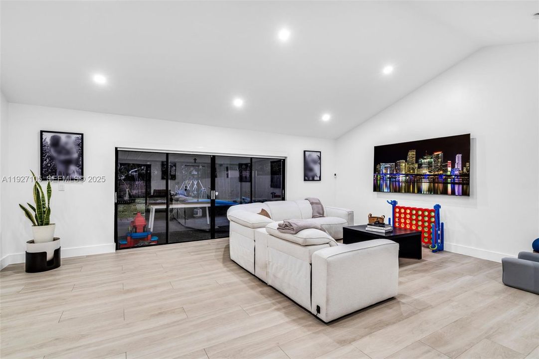 For Sale: $825,000 (4 beds, 3 baths, 2333 Square Feet)