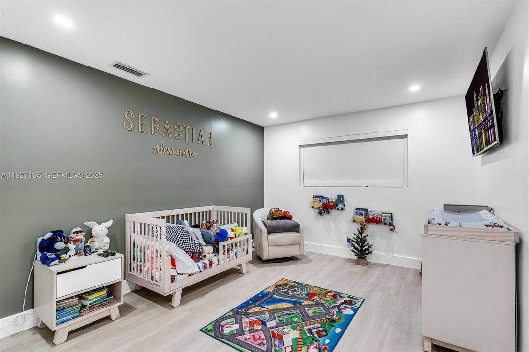 For Sale: $825,000 (4 beds, 3 baths, 2333 Square Feet)