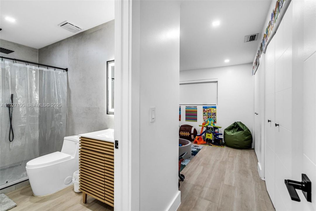 For Sale: $825,000 (4 beds, 3 baths, 2333 Square Feet)