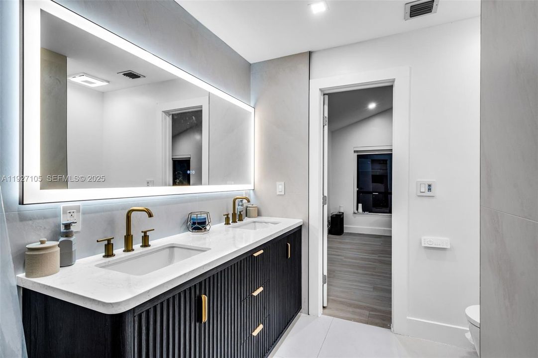 For Sale: $825,000 (4 beds, 3 baths, 2333 Square Feet)