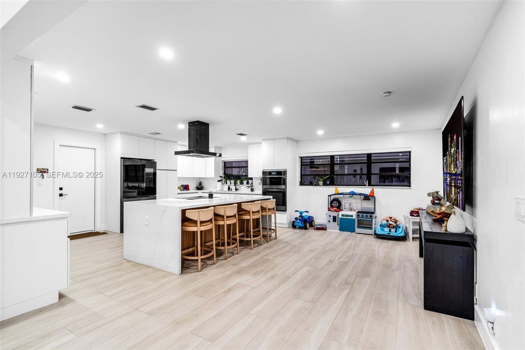 For Sale: $825,000 (4 beds, 3 baths, 2333 Square Feet)