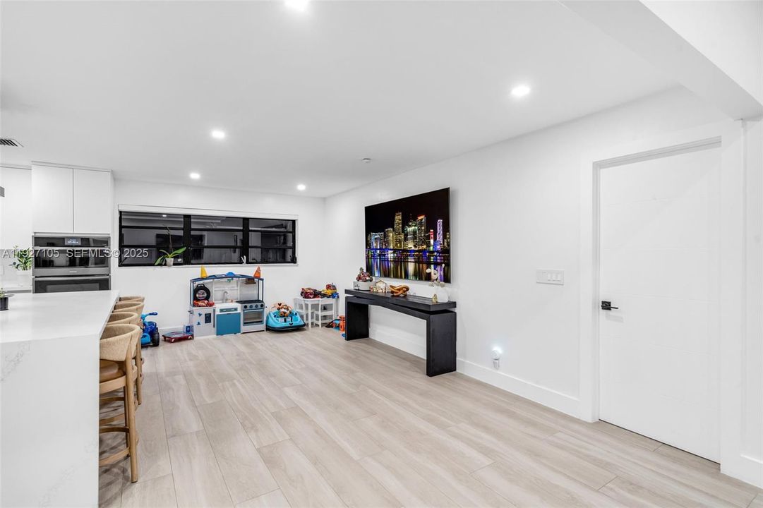 For Sale: $825,000 (4 beds, 3 baths, 2333 Square Feet)