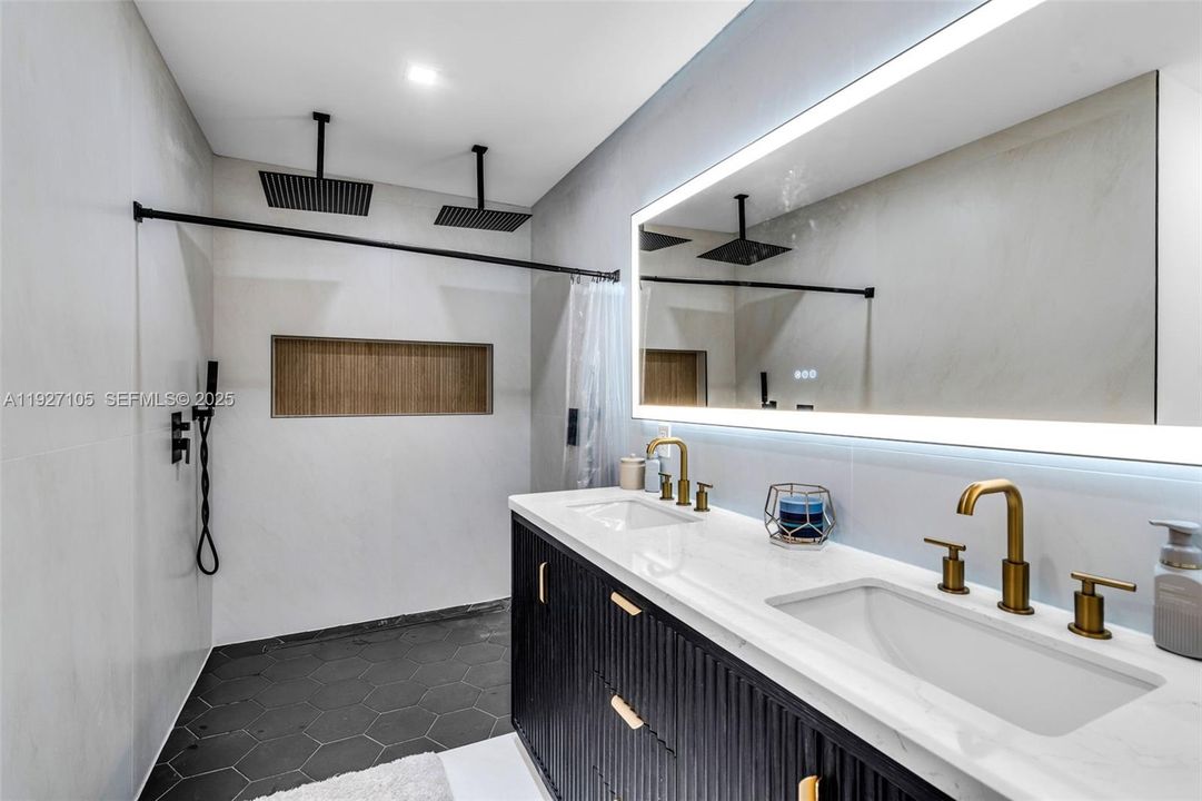 For Sale: $825,000 (4 beds, 3 baths, 2333 Square Feet)