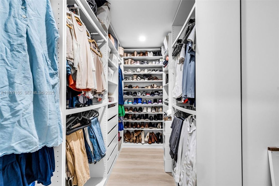 For Sale: $825,000 (4 beds, 3 baths, 2333 Square Feet)