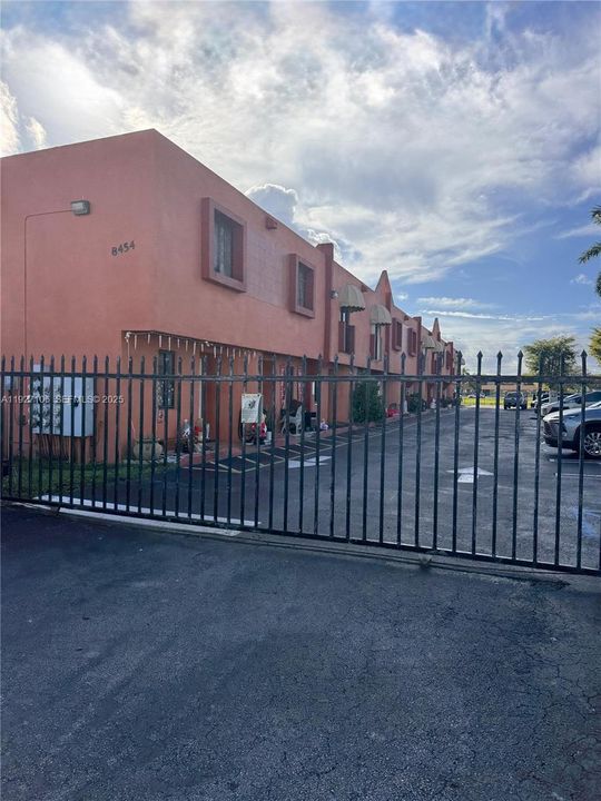 В аренду: $2,500 (2 спален, 2 ванн, 1125 Квадратных фут)