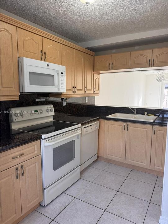 В аренду: $2,500 (2 спален, 2 ванн, 1125 Квадратных фут)