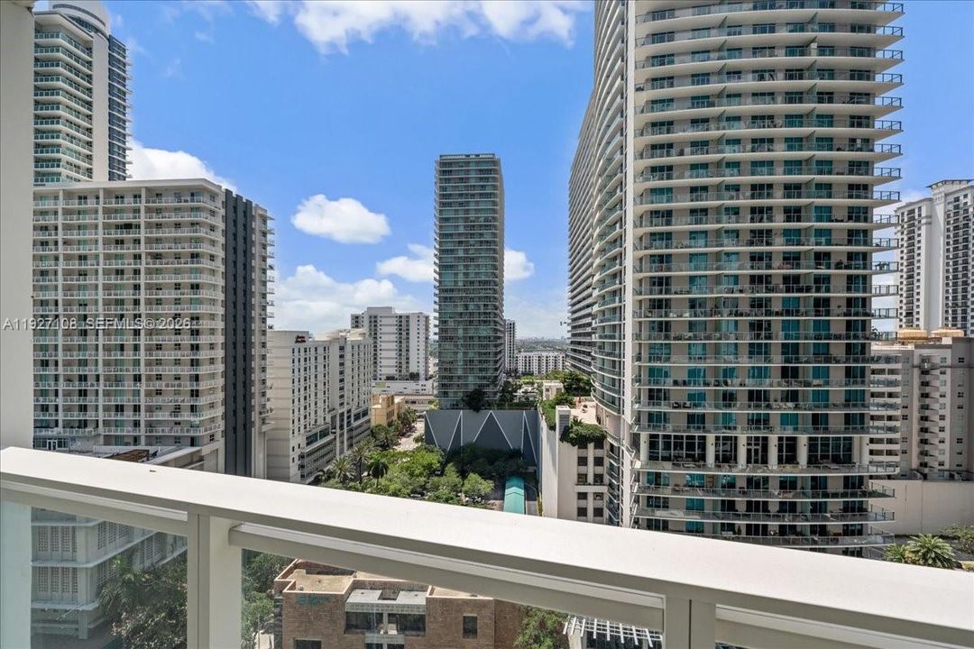 For Sale: $920,000 (2 beds, 2 baths, 1134 Square Feet)