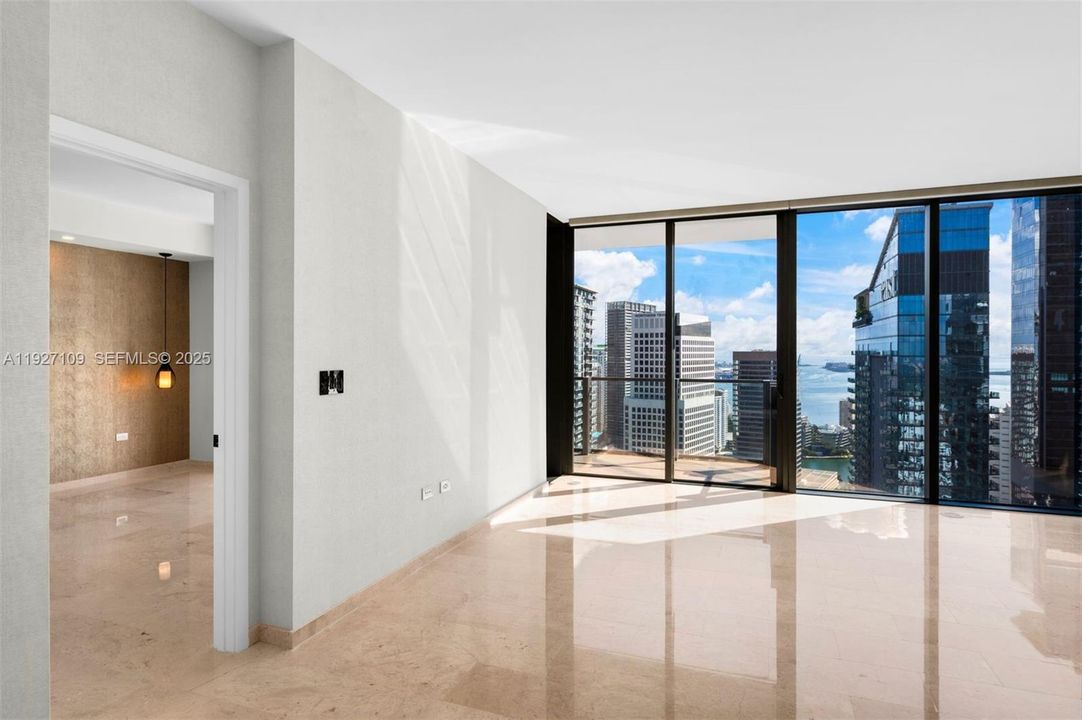 出租: $5,600 (1 贝兹, 1 浴室, 886 平方英尺)