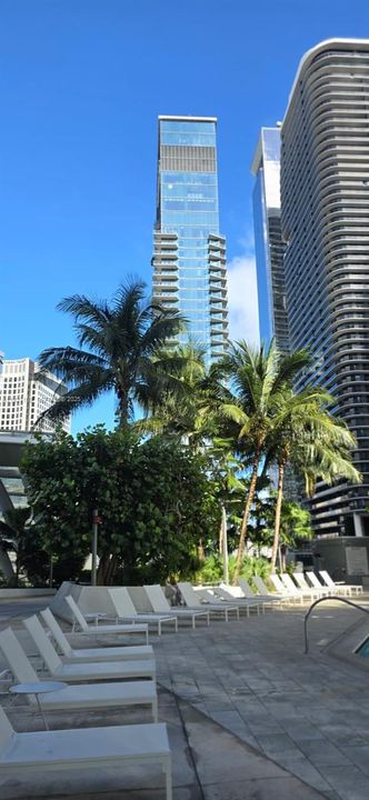 出租: $5,600 (1 贝兹, 1 浴室, 886 平方英尺)