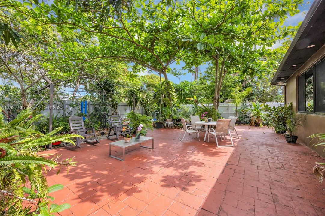 For Sale: $649,000 (3 beds, 2 baths, 1686 Square Feet)