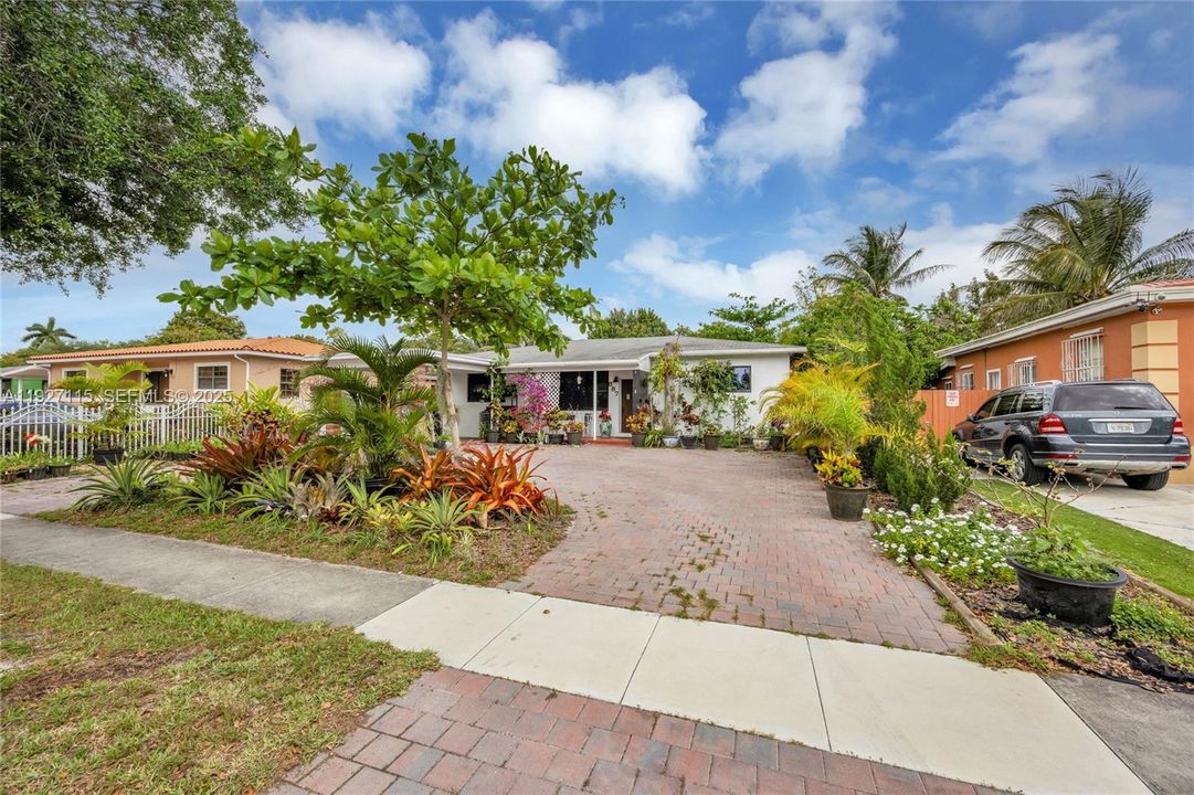 For Sale: $649,000 (3 beds, 2 baths, 1686 Square Feet)