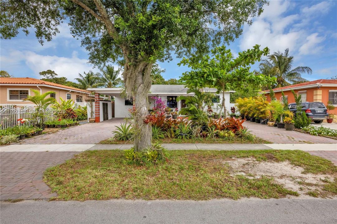 For Sale: $649,000 (3 beds, 2 baths, 1686 Square Feet)