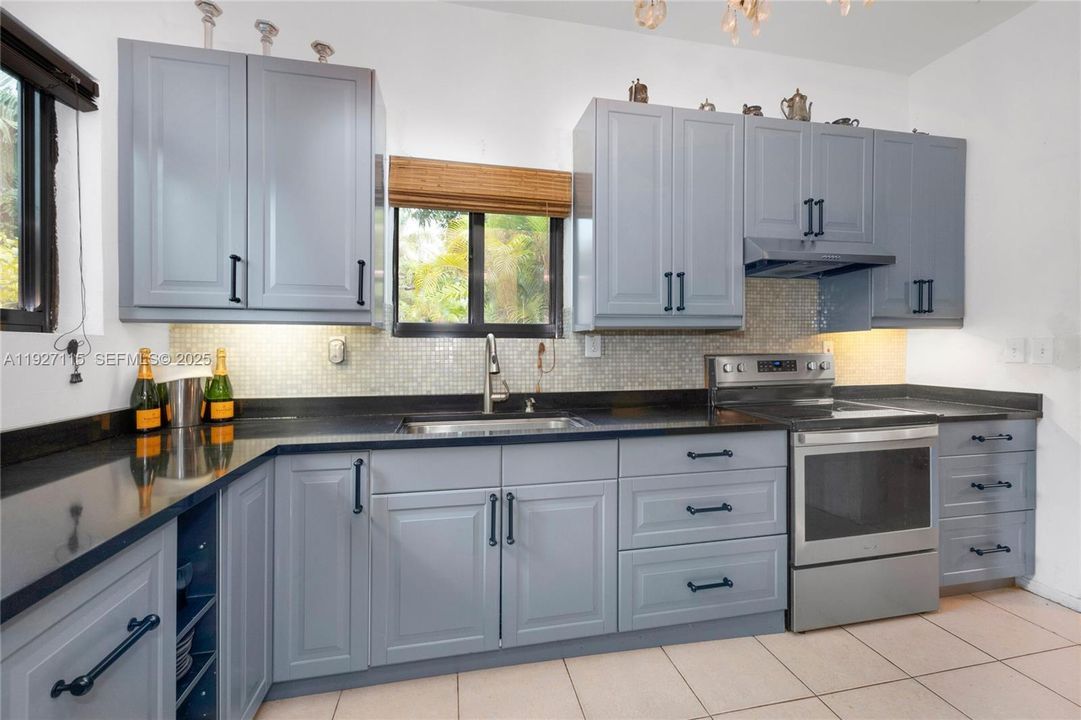 For Sale: $649,000 (3 beds, 2 baths, 1686 Square Feet)