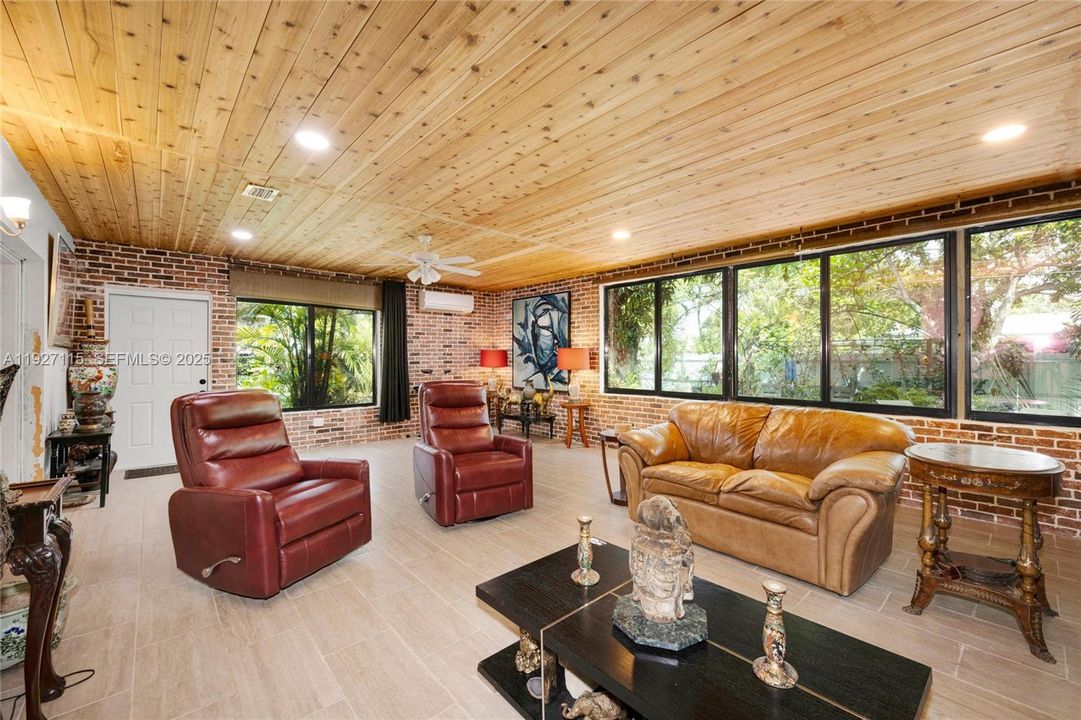 For Sale: $649,000 (3 beds, 2 baths, 1686 Square Feet)