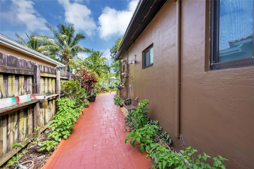 For Sale: $649,000 (3 beds, 2 baths, 1686 Square Feet)