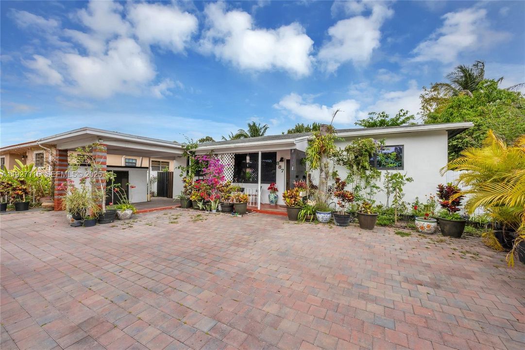 For Sale: $649,000 (3 beds, 2 baths, 1686 Square Feet)