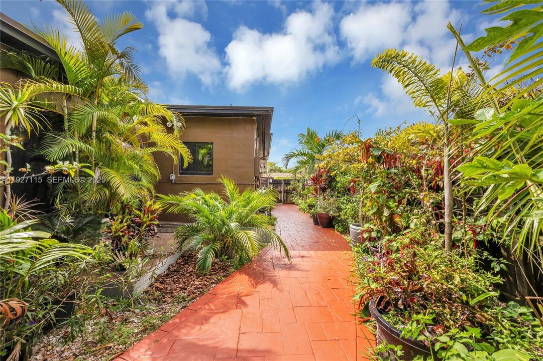 For Sale: $649,000 (3 beds, 2 baths, 1686 Square Feet)