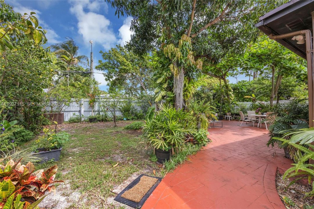 For Sale: $649,000 (3 beds, 2 baths, 1686 Square Feet)