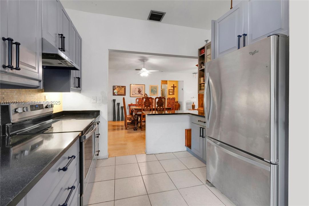 For Sale: $649,000 (3 beds, 2 baths, 1686 Square Feet)