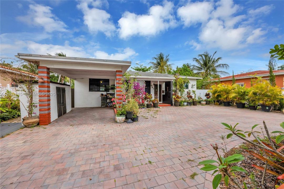 For Sale: $649,000 (3 beds, 2 baths, 1686 Square Feet)