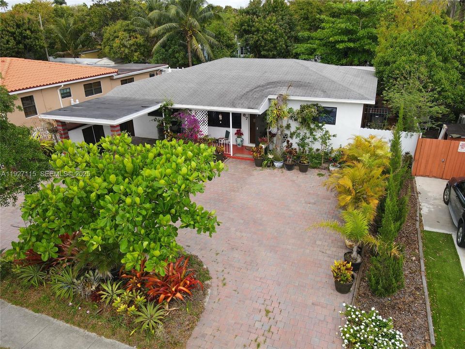 For Sale: $649,000 (3 beds, 2 baths, 1686 Square Feet)