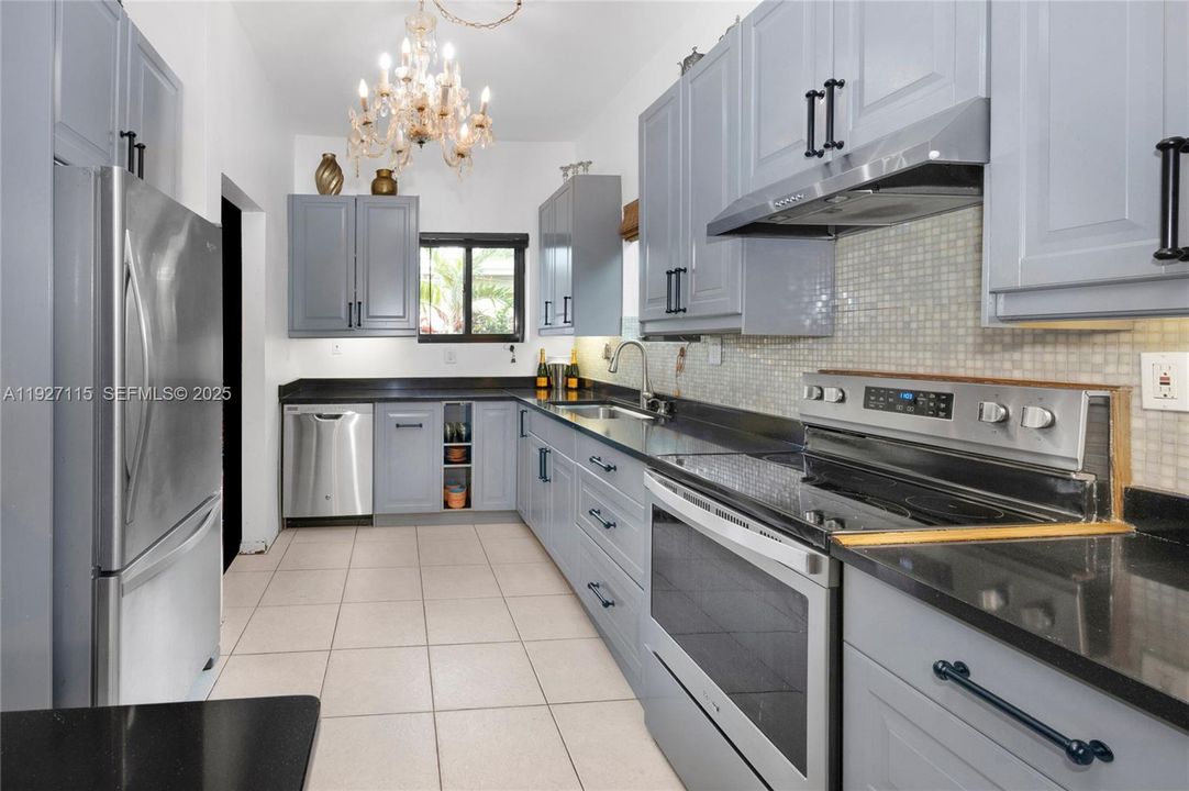 For Sale: $649,000 (3 beds, 2 baths, 1686 Square Feet)