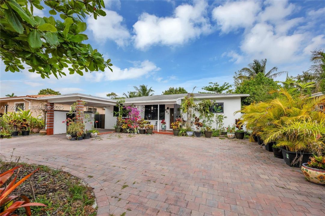 For Sale: $649,000 (3 beds, 2 baths, 1686 Square Feet)