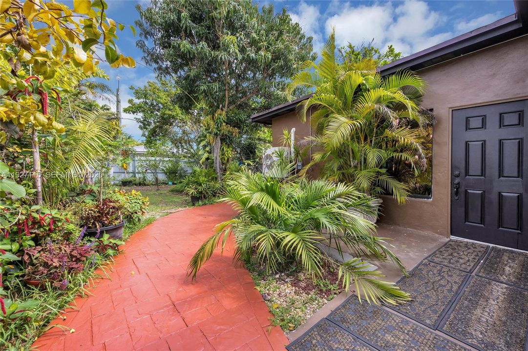 For Sale: $649,000 (3 beds, 2 baths, 1686 Square Feet)