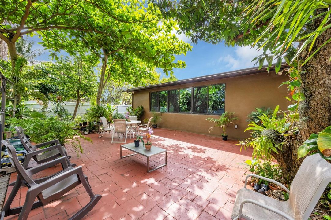 For Sale: $649,000 (3 beds, 2 baths, 1686 Square Feet)