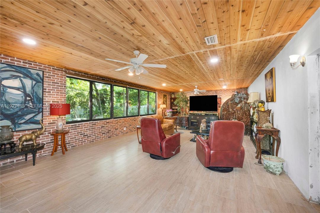 For Sale: $649,000 (3 beds, 2 baths, 1686 Square Feet)